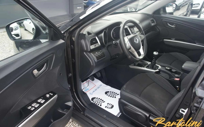 SsangYong Tivoli cena 35900 przebieg: 116000, rok produkcji 2016 z Żywiec małe 92